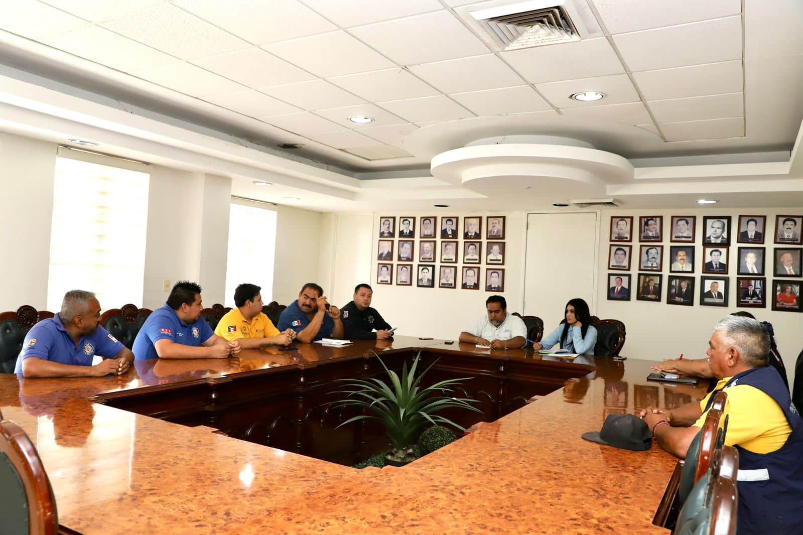 Reunión de cuerpos de emergencias junto con la alcaldesa de Elota para mejorar servicios de seguridad