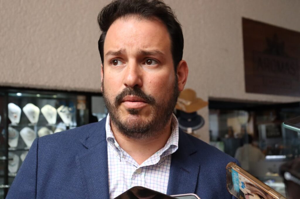 Ricardo Velarde Cárdenas, encargado de despacho de la Secretaría de Turismo en Sinaloa, en entrevista con Línea Directa en Mazatlán