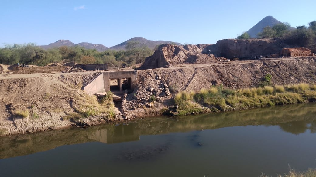 Canal de agua Fuerte