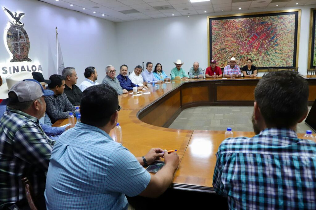 Reunión de Rubén Rocha Moya con productores agrícolas