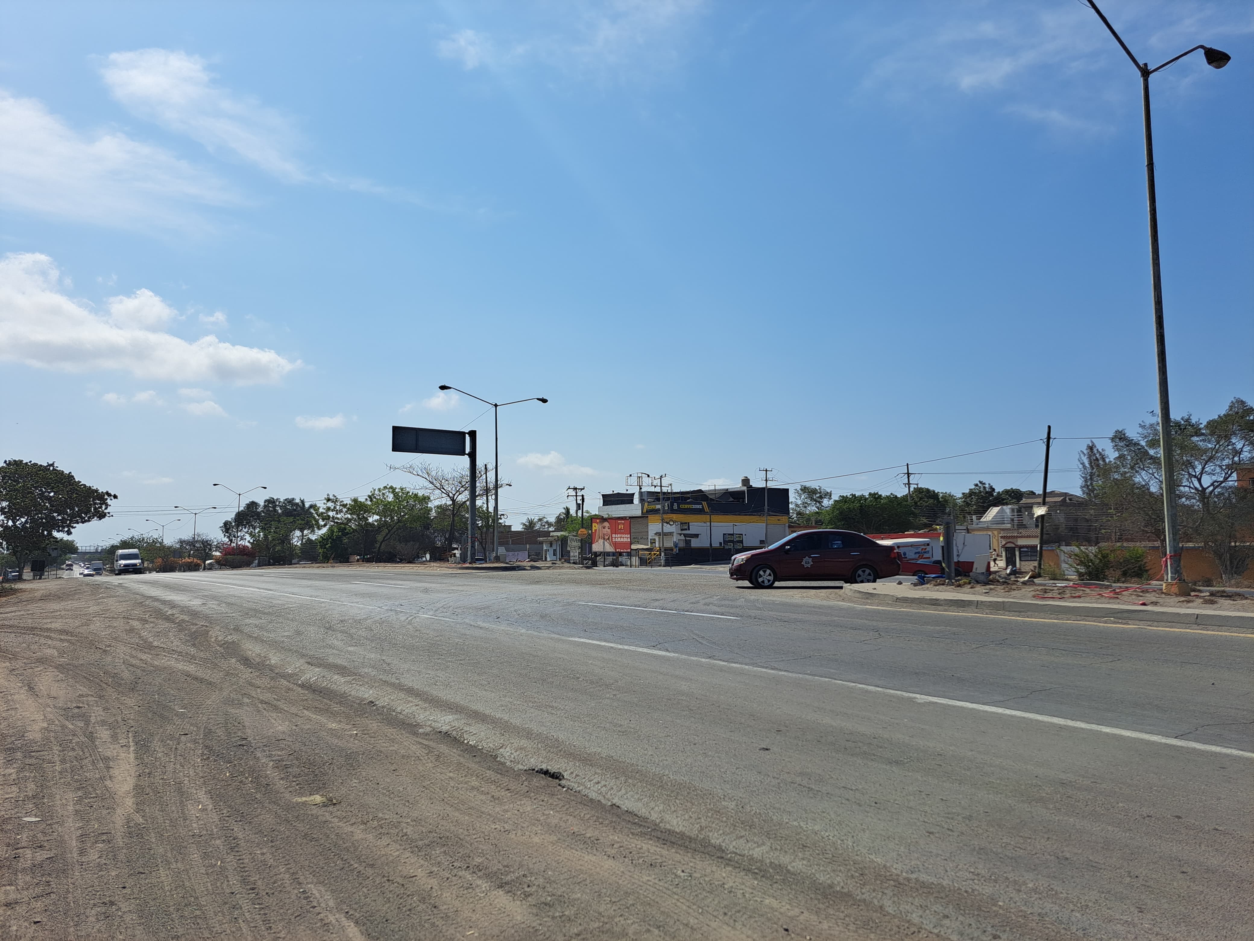 Buscan instalar semáforos en el entronque frente a El Castillo
