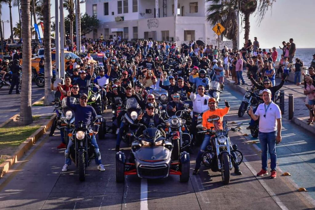 Desfile de la Semana de la moto en Mazatlán