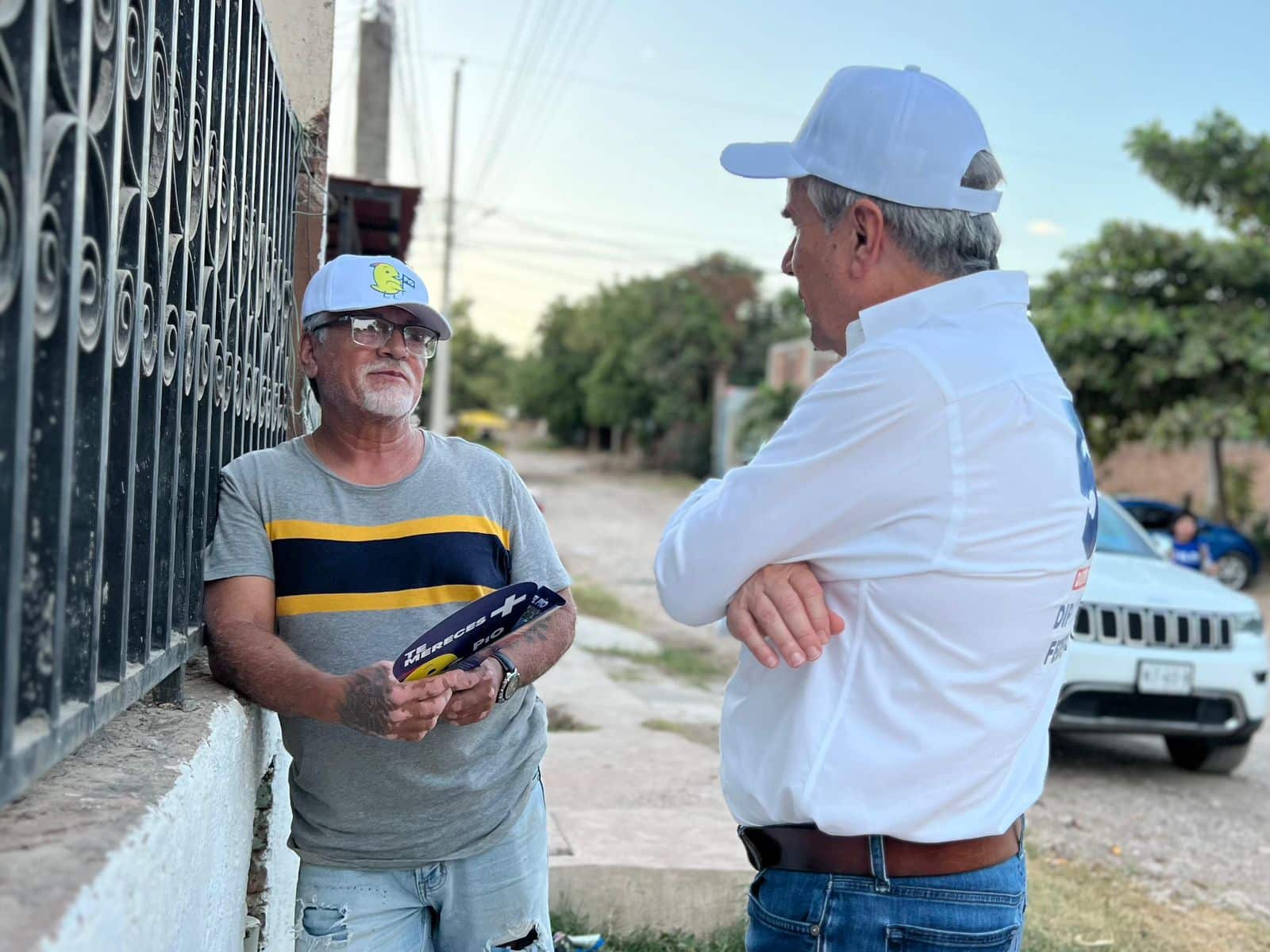 Sergio “Pío” Esquer, candidato de Fuerza y Corazón por Sinaloa, en colonias del Distrito 5 de Culiacán durante su campaña
