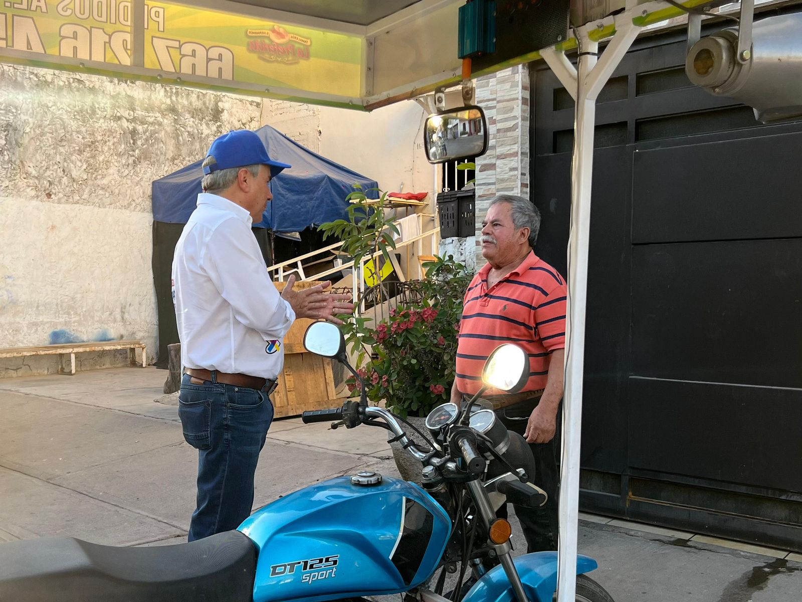 Sergio “Pío” Esquer, candidato de Fuerza y Corazón por Sinaloa, en colonias del Distrito 5 de Culiacán durante su campaña