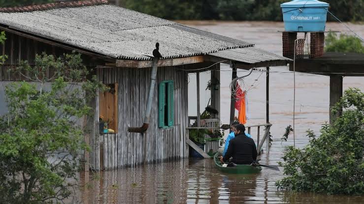 Suben a 32 las víctimas mortales tras los temporales en Brasil