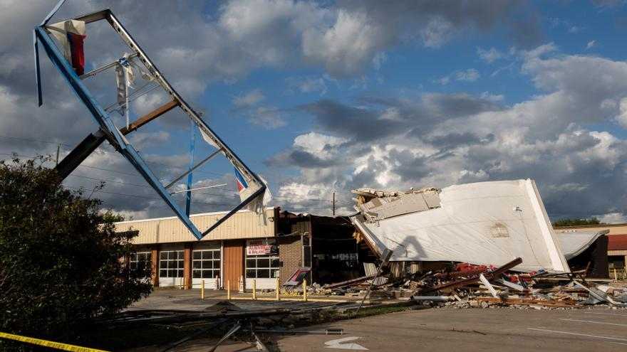 Suman cinco fallecidos por tornados en Estados Unidos