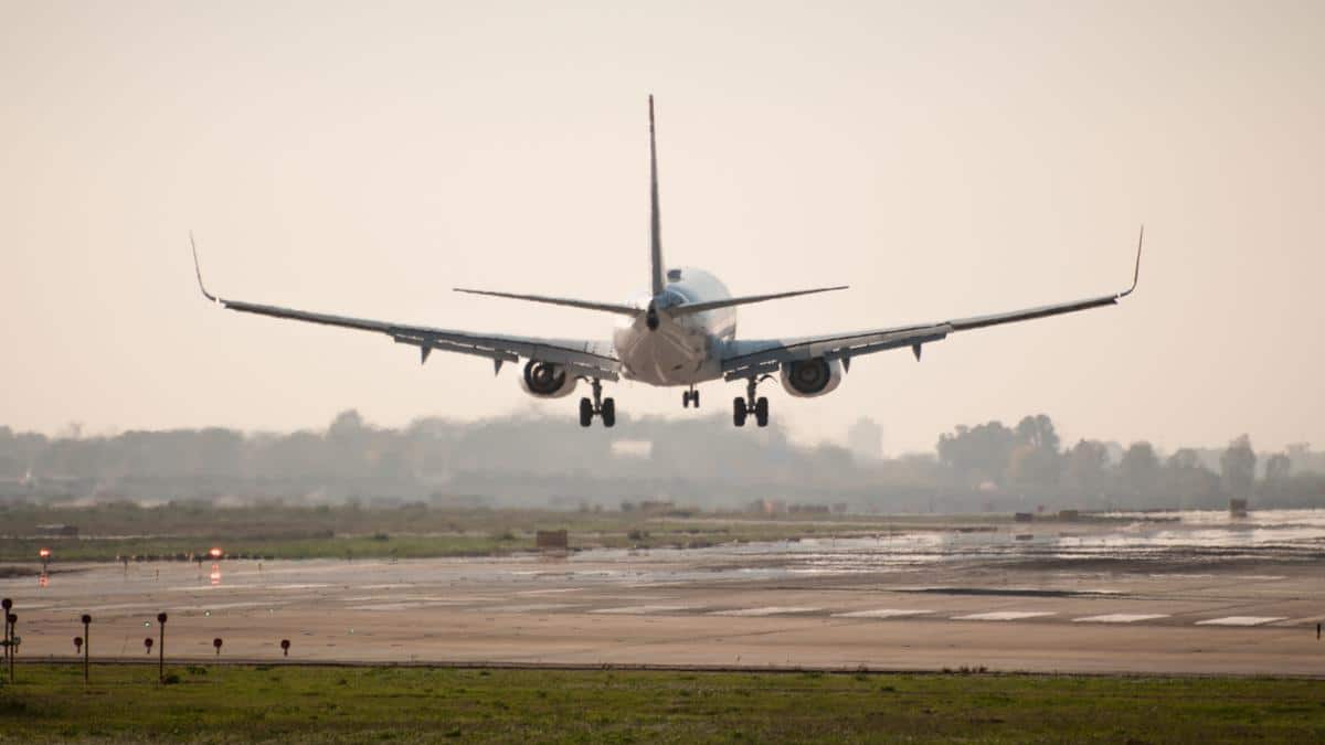Suspenden actividades en aeropuerto de Chicago luego que avión aterrizó de emergencia