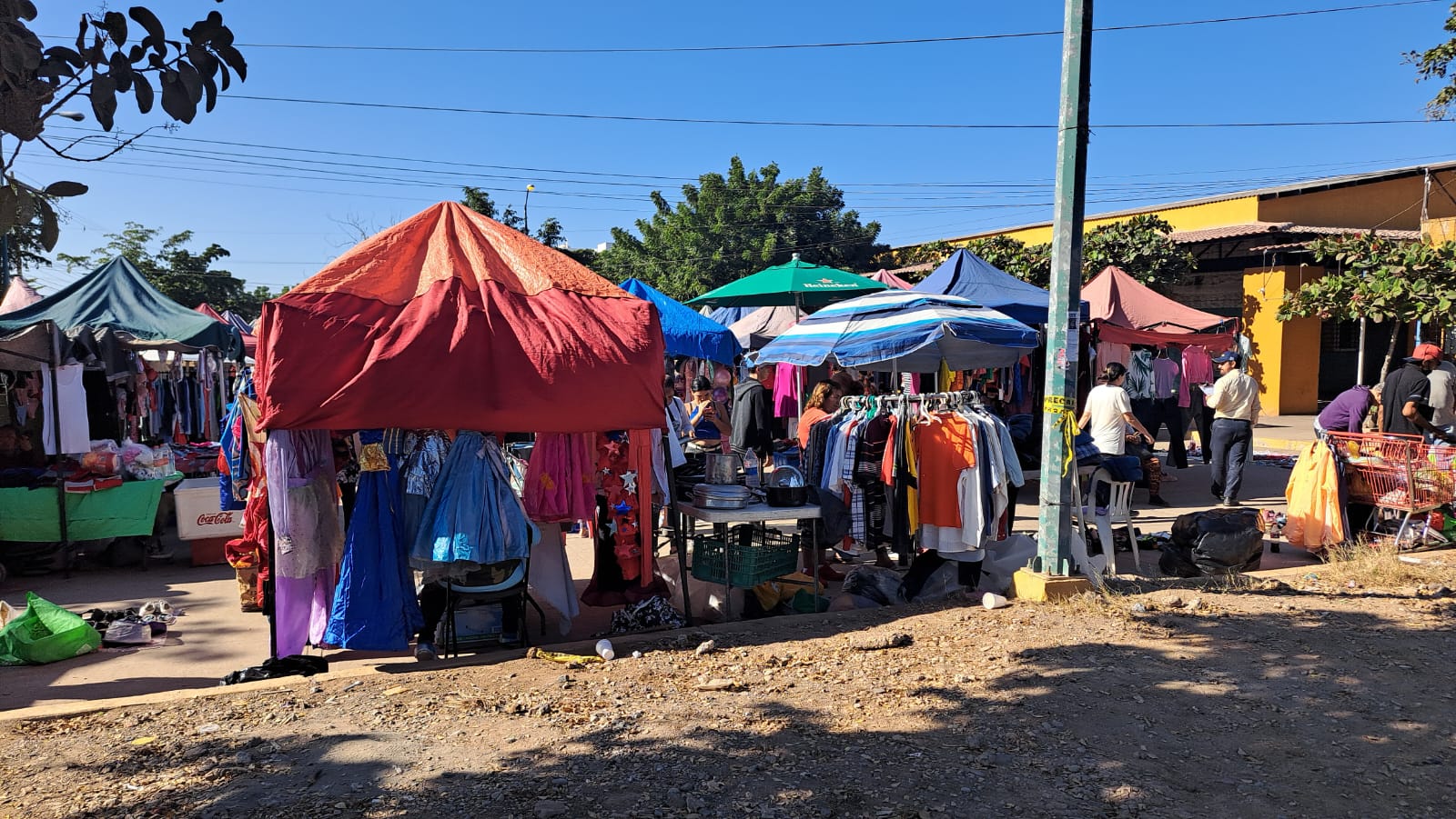 Tianguis de la colonia Ricardo Flores Magón de Mazatlán