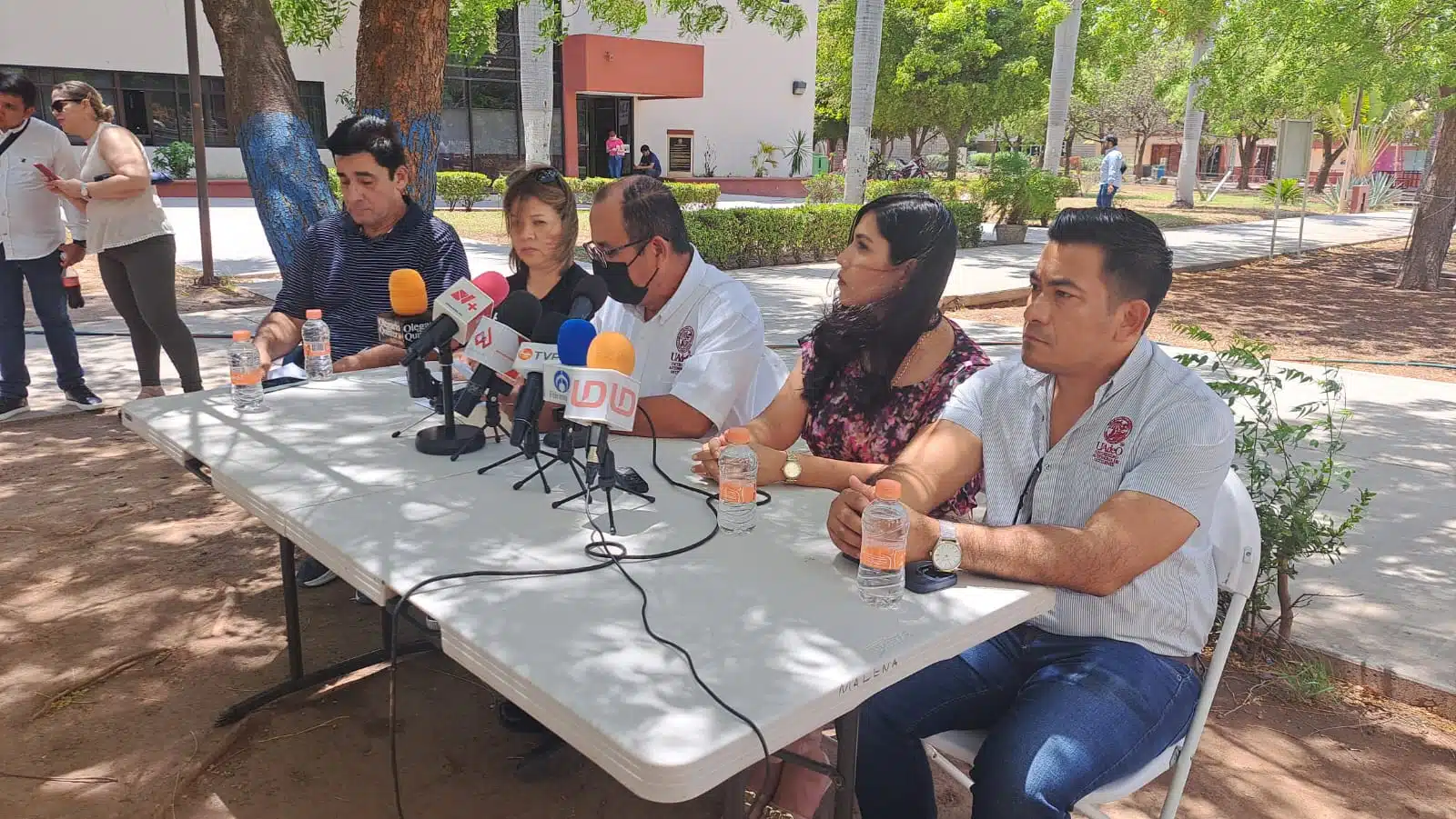 Trabajadores de UAdeO denuncian que Sylvia Paz sigue firmando como rectora
