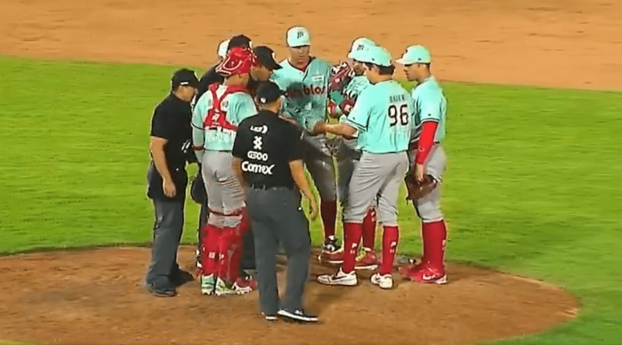 Trevor Bauer poncha a 7 jugadores, pero es revisado por ampáyeres a petición del manager rival