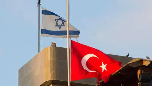 Turquía suspende actividades comerciales con Israel