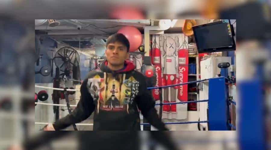 Boxeador Pedro Guevara saltando la cuerda previo a su pelea en Australia