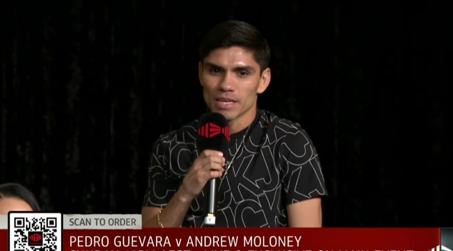 Pedro Guevara hablando frente a los medios en Australia previo a su pelea contra Andrew Maloney