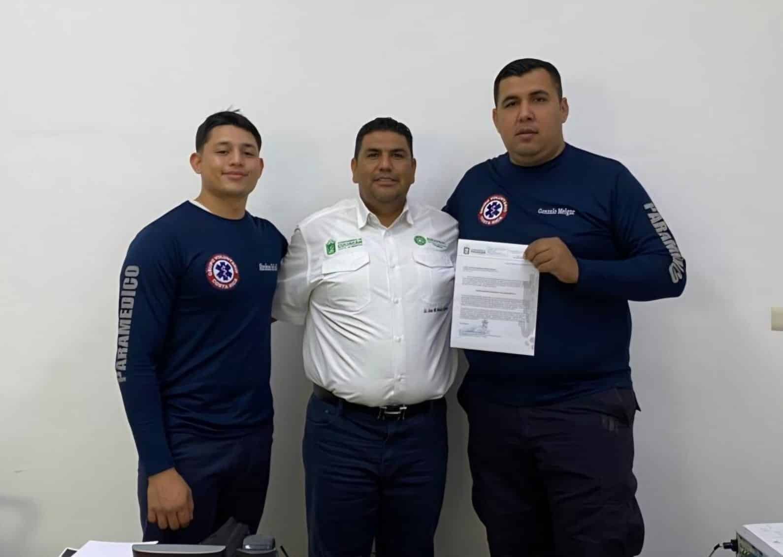 Jesús Bill Mendoza Ontiveros, coordinador de protección civil municipal junto a grupo de voluntarios Costa Rica