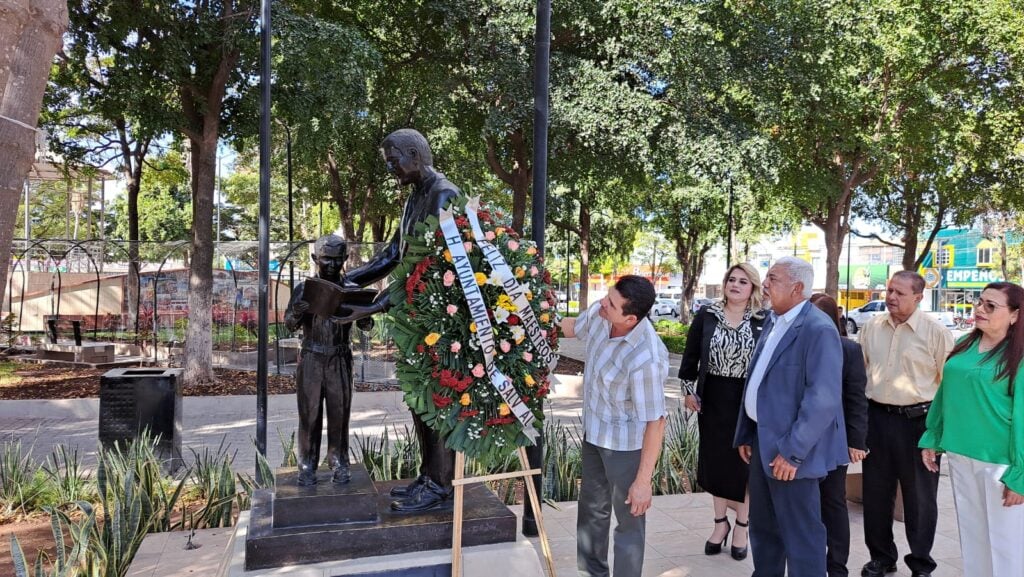 Alcalde de Guamúchil agradece a maestros su labor en su día