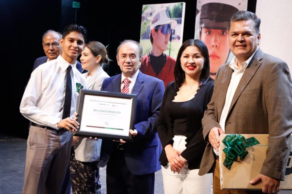 Alumnos fueron premiados con el Galardón Bachiller Ejemplar COBAES 2024