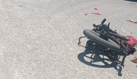 Parte de motocicleta tras accidente