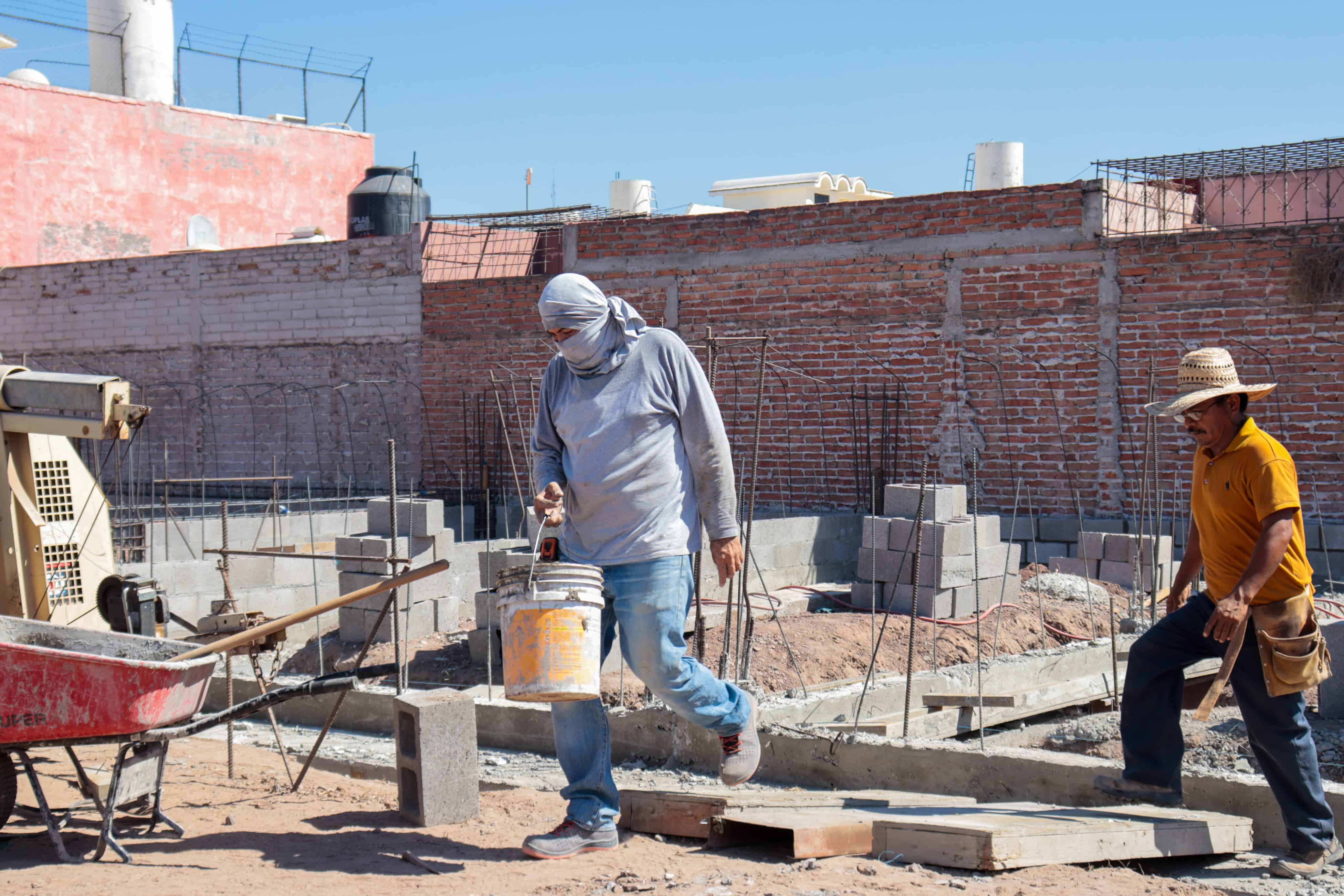 Albañiles en obra