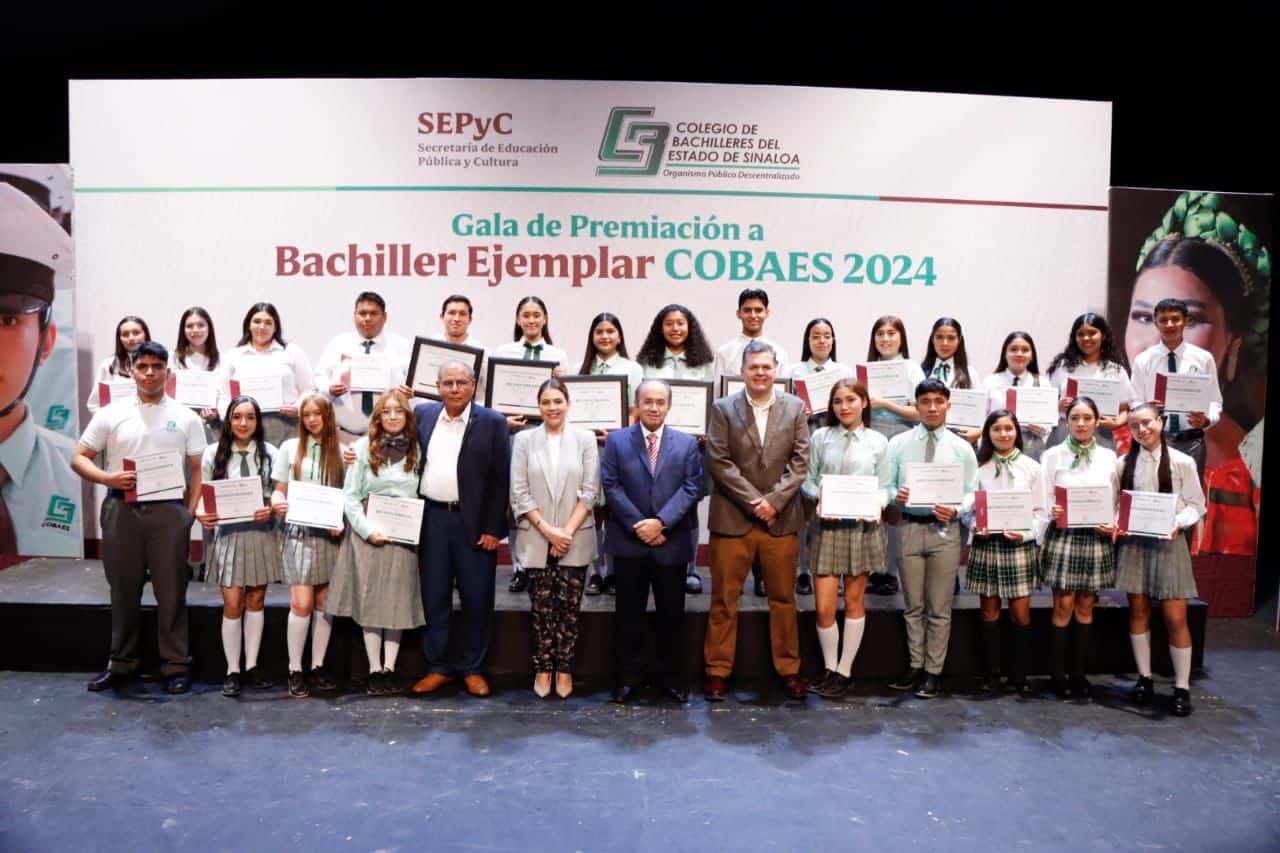Alumnos fueron premiados con el Galardón Bachiller Ejemplar COBAES 2024