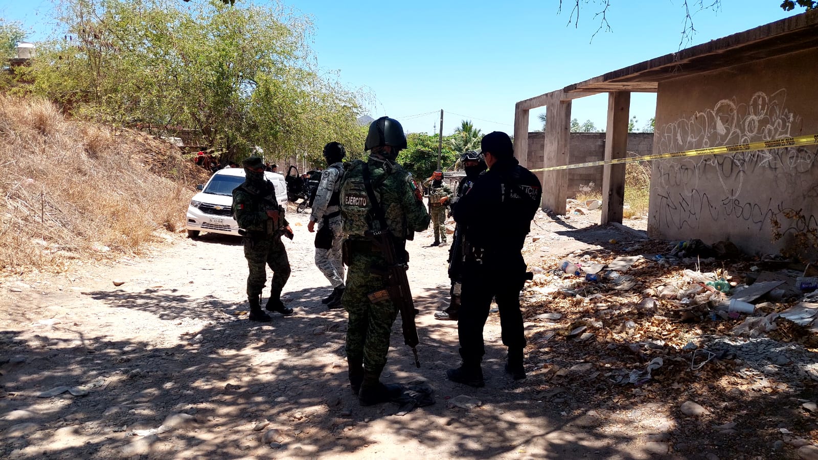 Elementos de diferentes corporaciones policíacas en zona delimitada