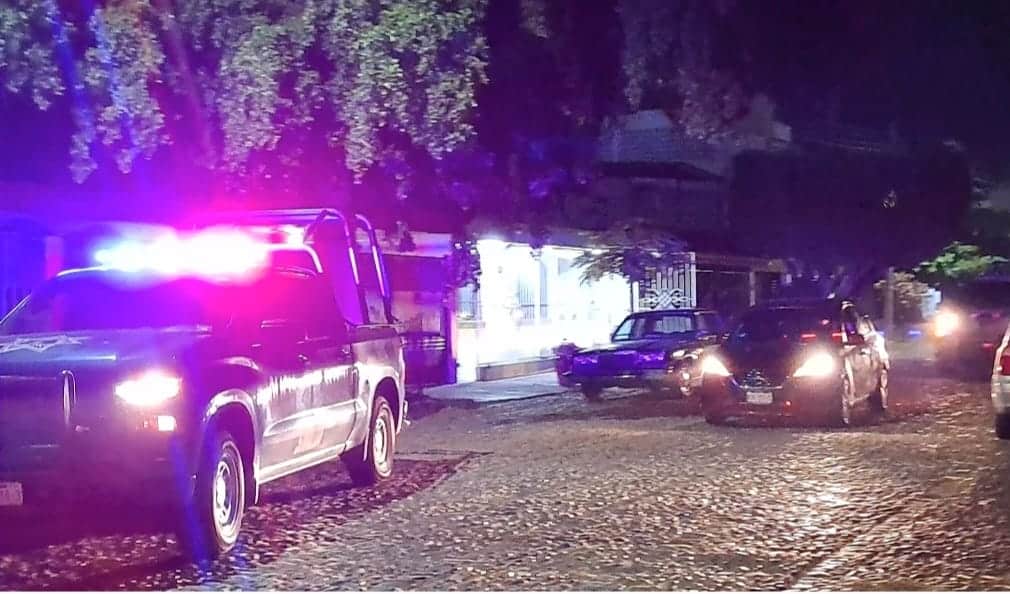 Tres hombres fueron detenidos la noche de este martes al intentar ingresar a un domicilio en Las Quintas en Culiacán