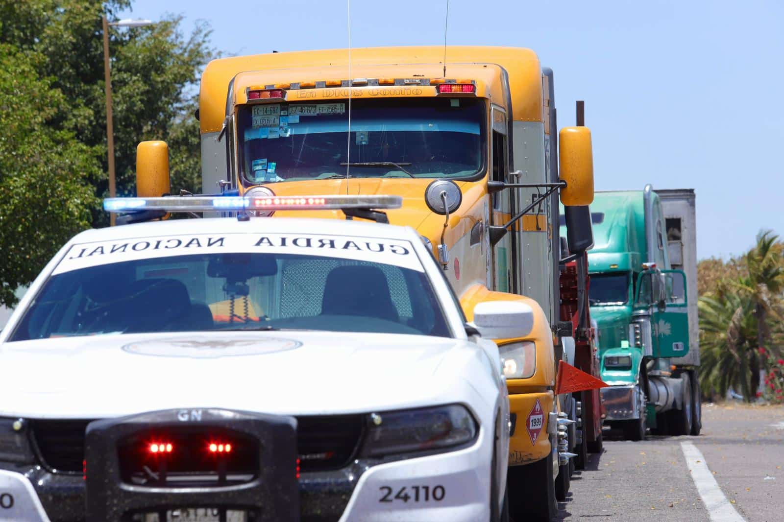 Manifestación en caseta de cobro en Culiacán.