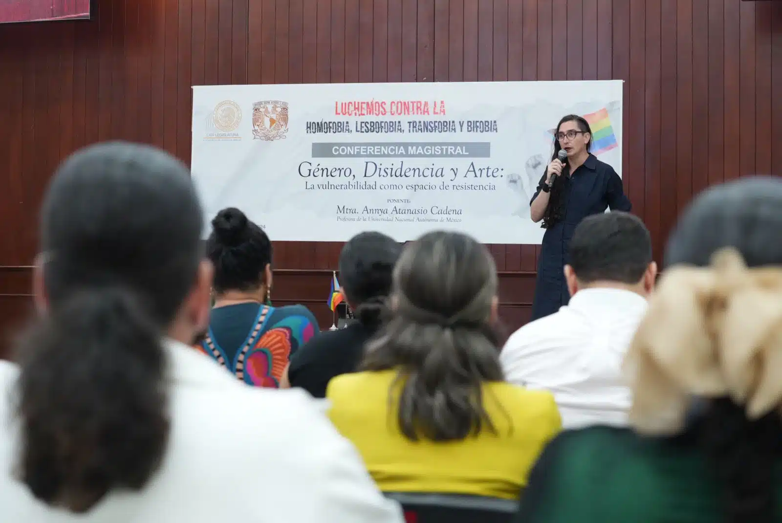 Presentan conferencia y exposición colectiva sobre la sexualidad disidente en el Congreso
