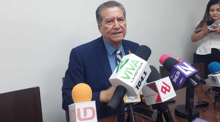 Feliciano Castro ante los medios de comunicación