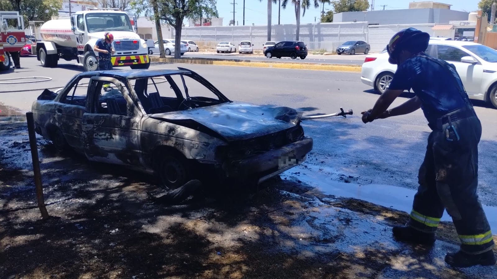 Vehículo incendiado