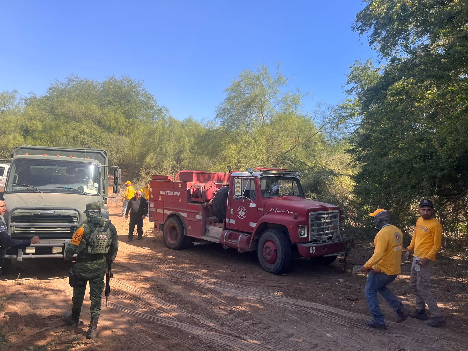 Elementos del cuerpo de Bomberos de El Fuerte