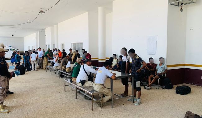 Migrantes en estación migratoria