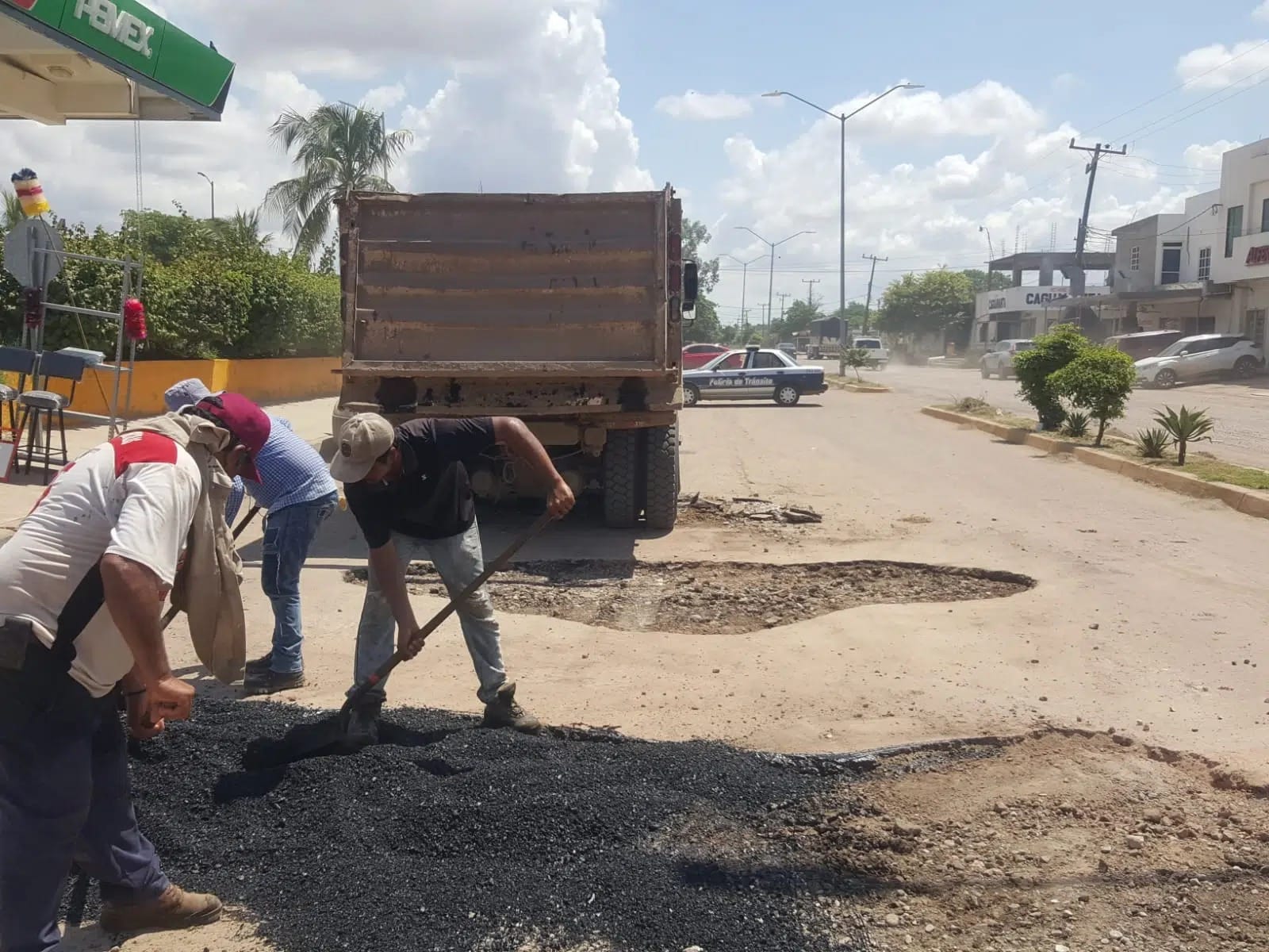 Campaña intensa de bacheo en Guasave