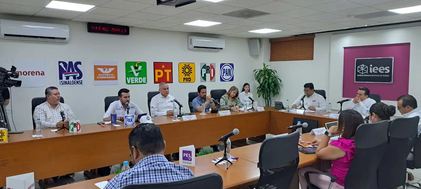 Sesión ordinaria de representantes de los partidos PAN, PAS y PRD