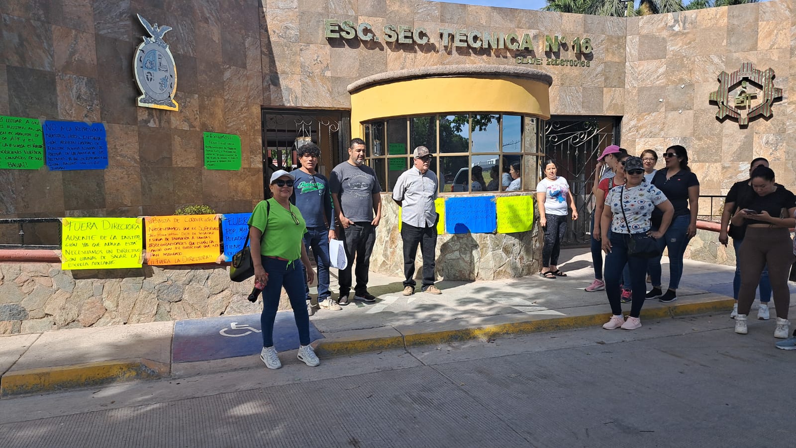 Toma de Escuela Secundaria Técnica número 16 del ejido 9 de Diciembre