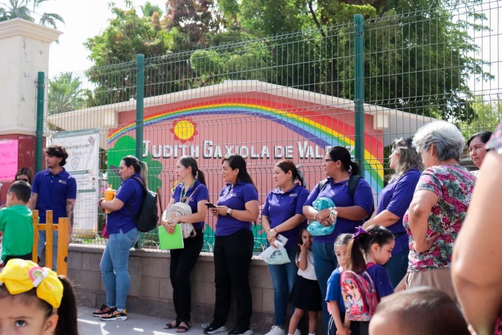 Madres de familia toman kinder en Ahome por falta de higiene en baño de la institución