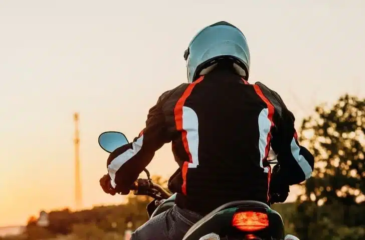 Uso de casco en motocicleta