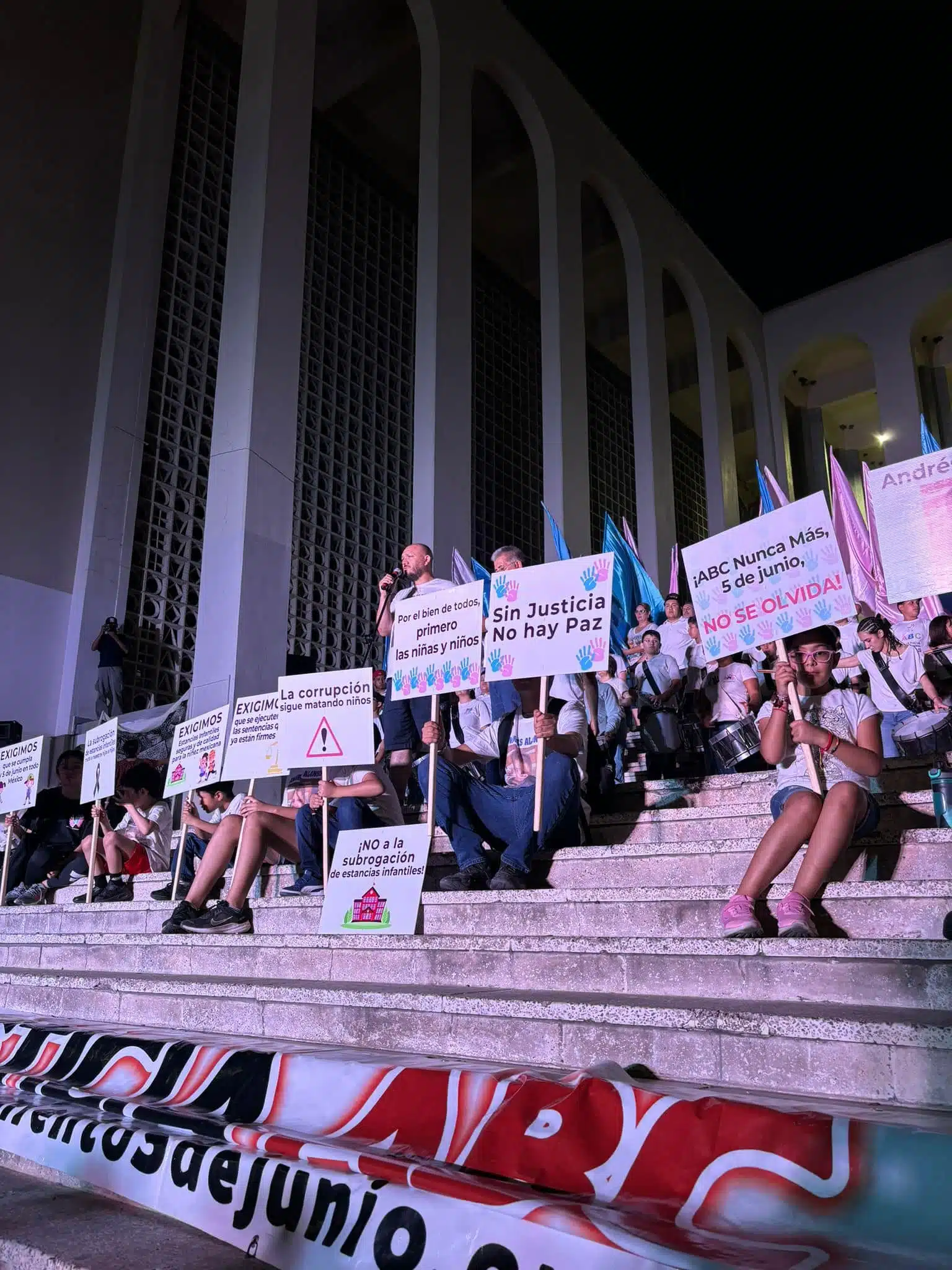 A 15 años, marchan en Hermosillo para exigir justicia por tragedia en Guardería ABC