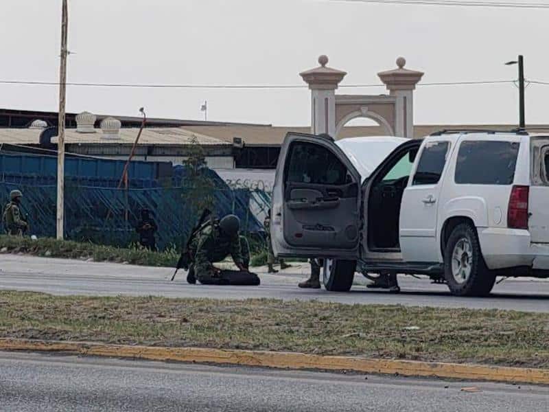 Abandonan camioneta en carretera de Tamaulipas; ¡blindada y con una granada¡