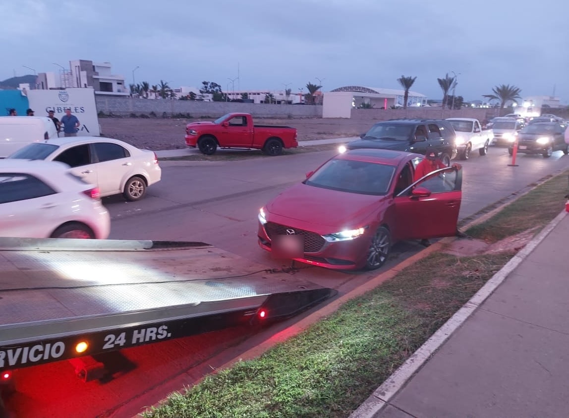 Accidente tipo choque por alcance debido al tráfico que había por otro percance en Mazatlán