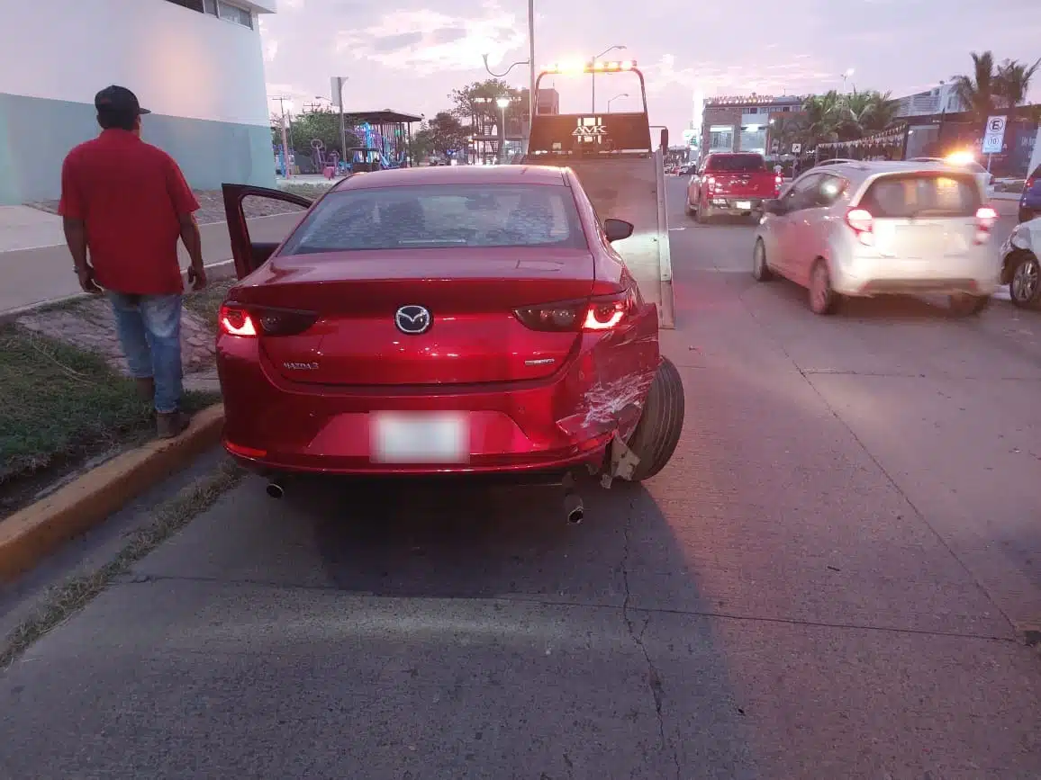 Accidente tipo choque por alcance debido al tráfico que había por otro percance en Mazatlán