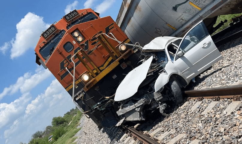 Madre y bebé fallecen tras ser impactados por el tren en Anáhuac, Nuevo León