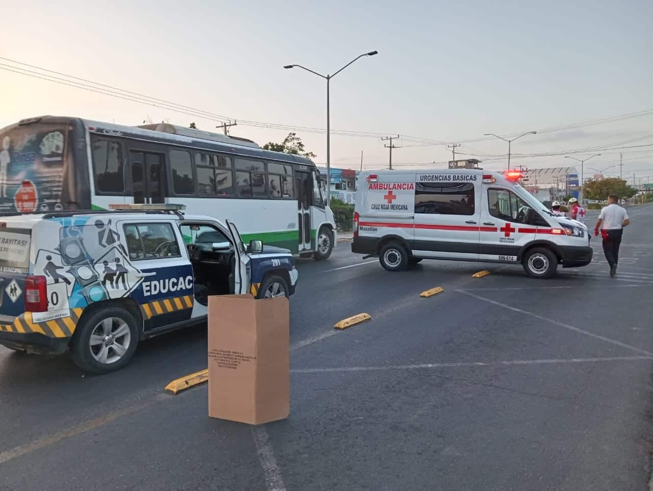 Adulta mayor resulta lesionada tras derrapar en una motocicleta
