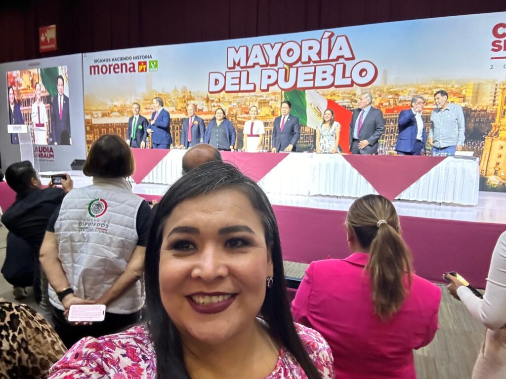 Ana Ayala en la reunión "Mayoría del pueblo"