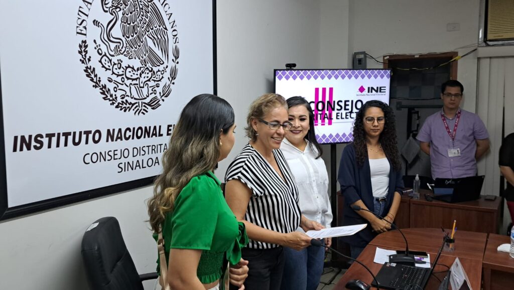 El INE entregó constancia de ganadora de la diputación federal 02 a Ana Ayala.