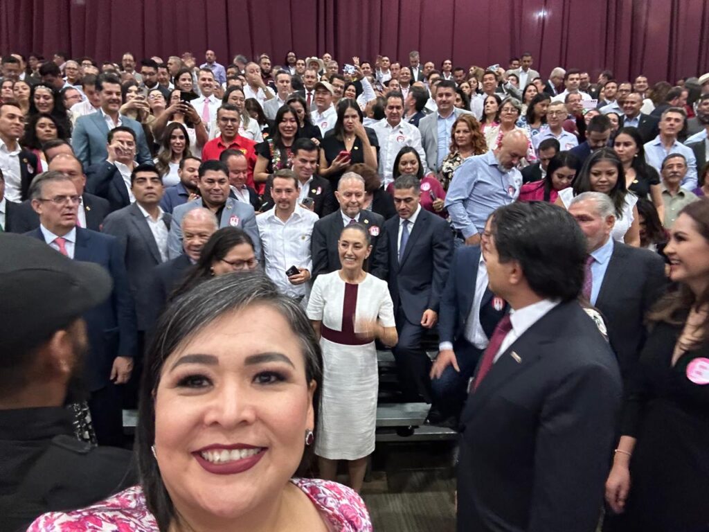 Ana Ayala en la reunión "Mayoría del pueblo"