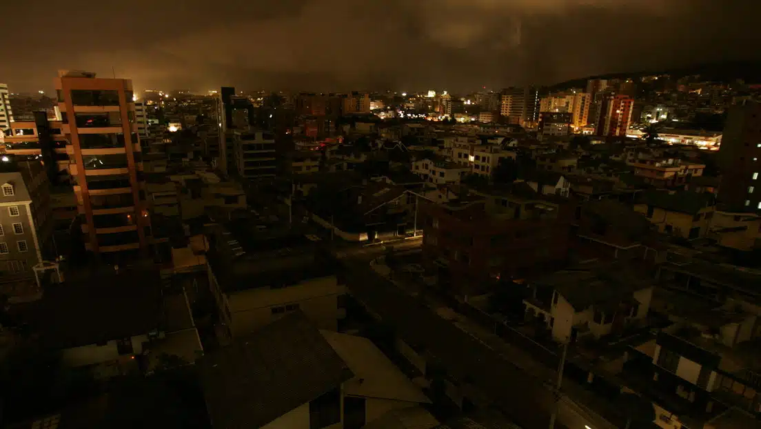 Ecuador sufre apagón a nivel nacional