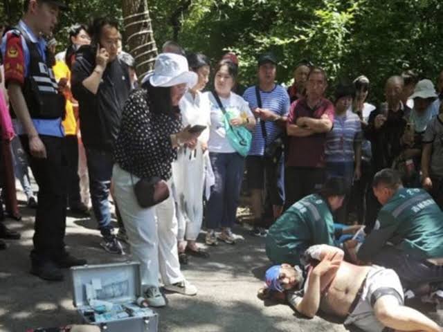 Apuñalan a varios turistas en China, autoridades investigan