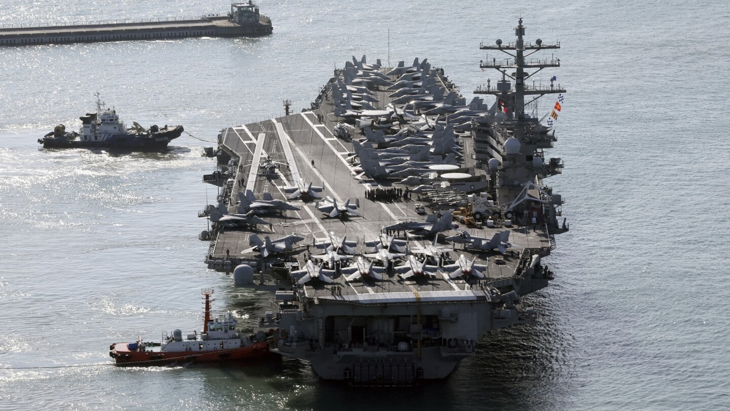 Arriba a Corea del Sur portaaviones americano para maniobras militares