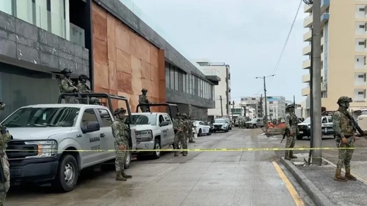 Asegura Semar más de 200 armas en lujosa residencia de Boca del Río