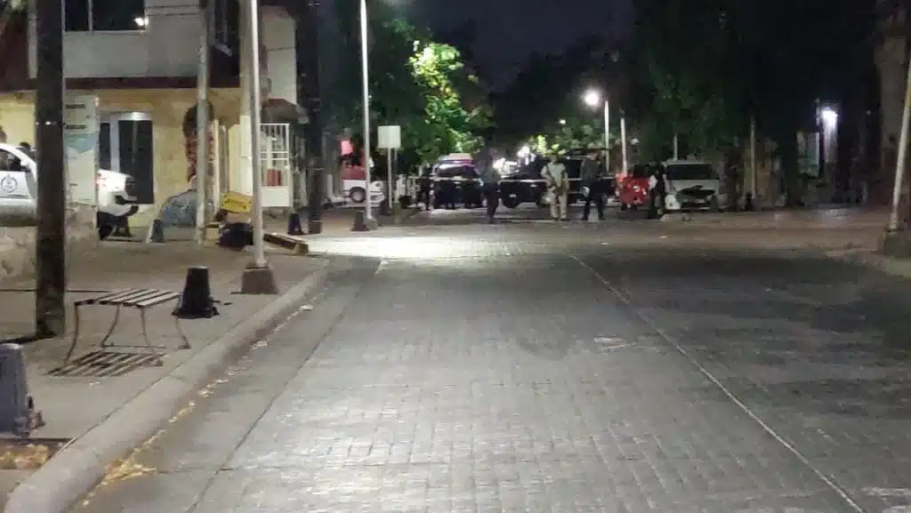 Autoridades afuera de las instalaciones de Adiscusión tras el atentado a balazos